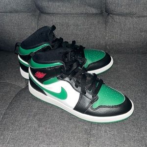 Nike Air Jordan 1 Mid Pine Green GS Size 3Y 640734-066